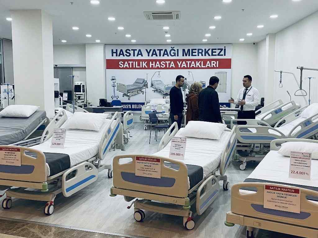 Hasta karyolası modeli hasta bakımı sürecinde konfor ve kullanım kolaylığı sunar